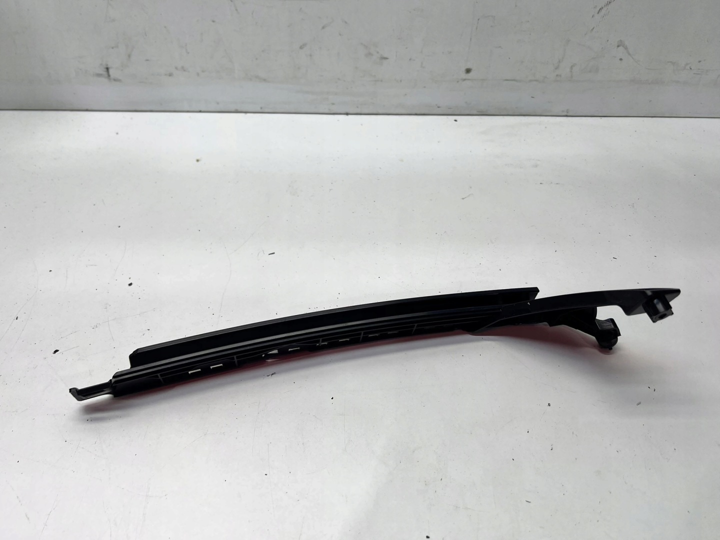 PROWADNICA windows left rear part AUDI A3 8Y 8Y0839067