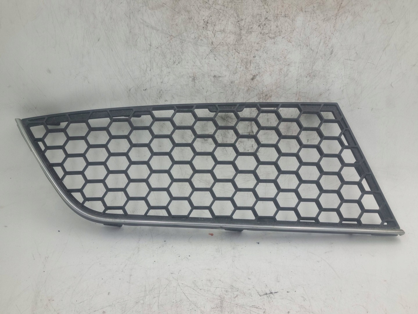 grid of a bumper Alfa Romeo Mito right front 156096088