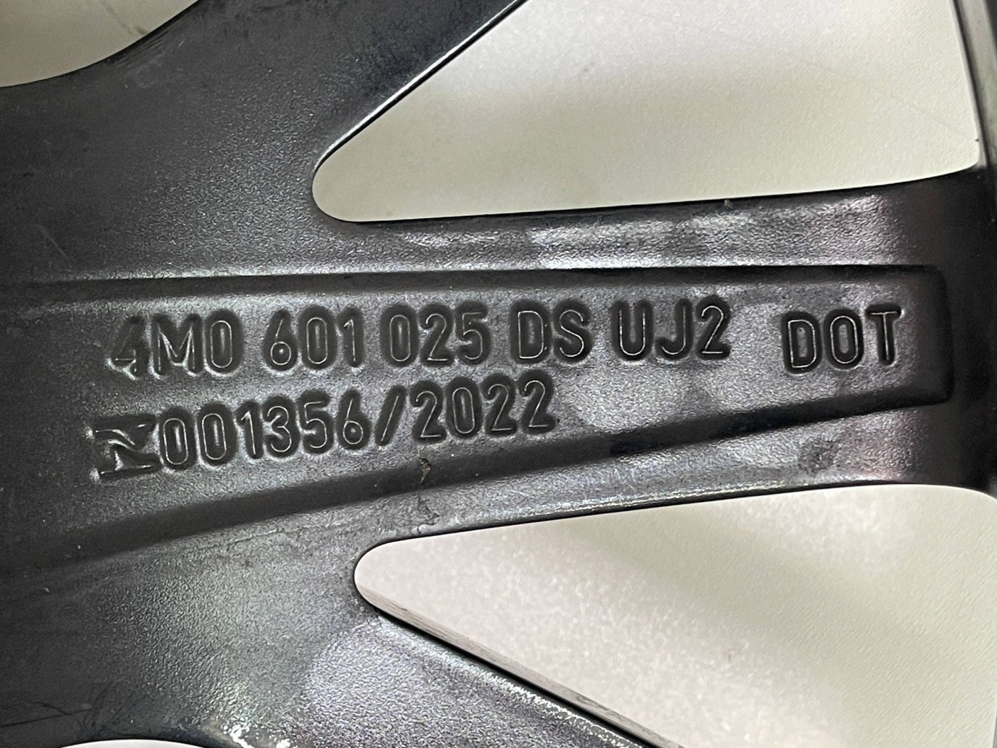 disk hliníkový Audi Q8 Q7 10x22 ET26 4M0601025DS