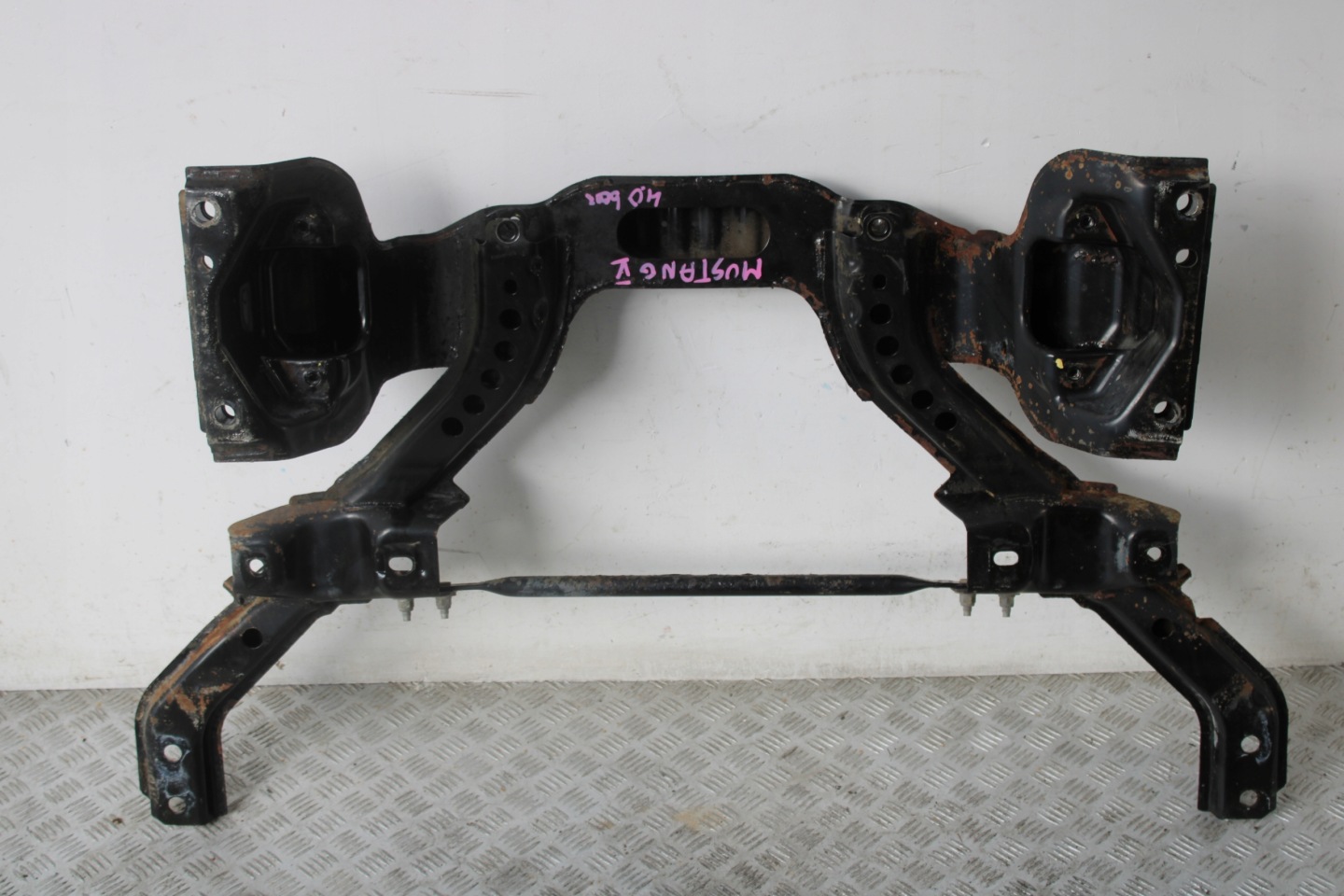 axle beam holder FORD MUSTANG V 5