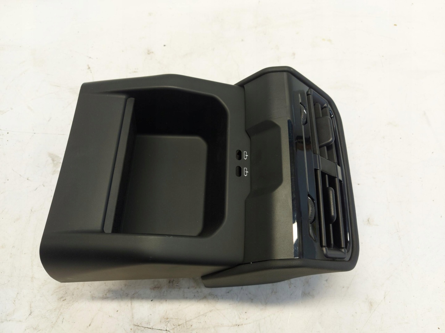 BMW 5 G60 grid air conditioning devices tunelu rear part 5A4AF79