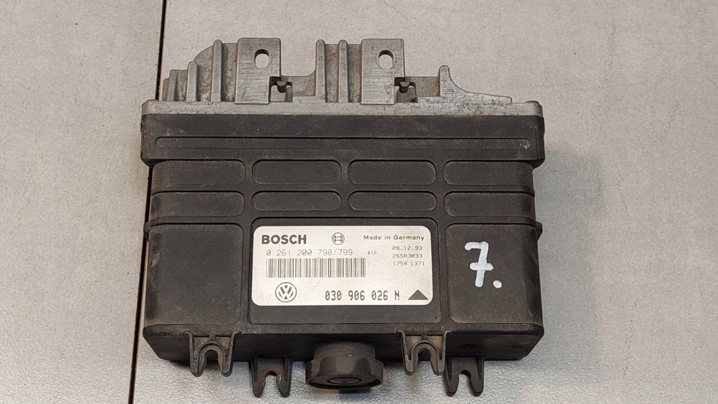 control unit of the engine VW POLO 6N 1.0 B 030906026N