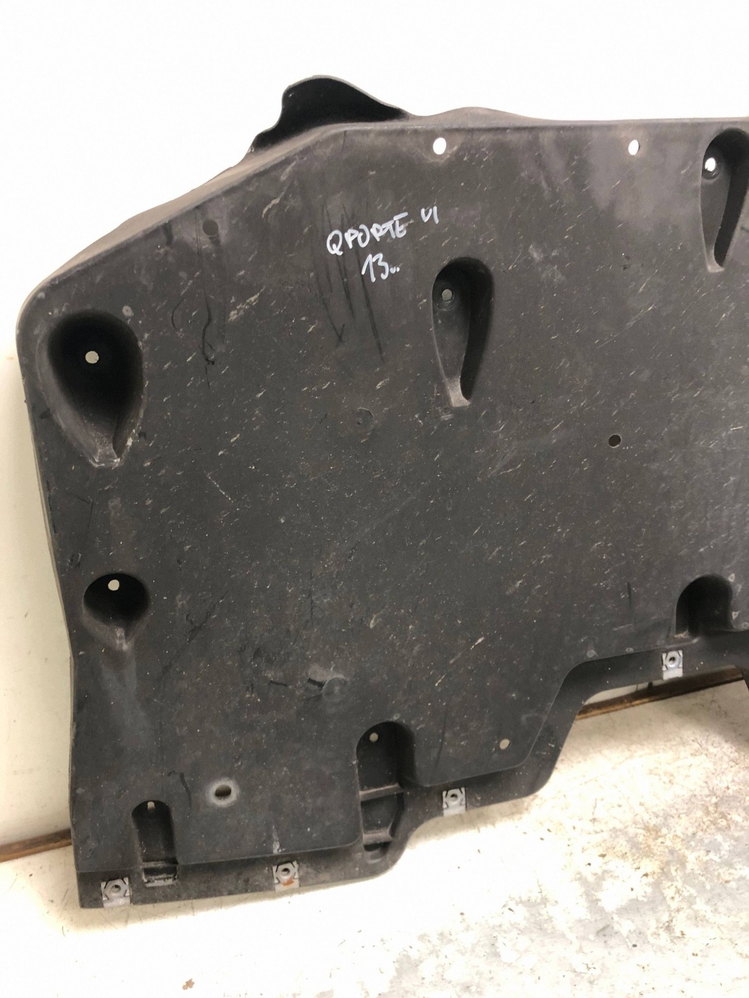cover below engine MASERATI QUATTROPORTE VI 670003440
