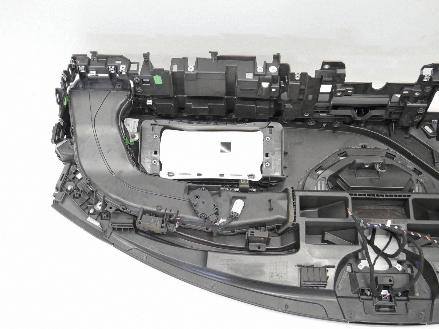 dashboard instrument panel console DASHBOARD COCKPIT PORSCHE TAYCAN 9J1 UK RHD leather