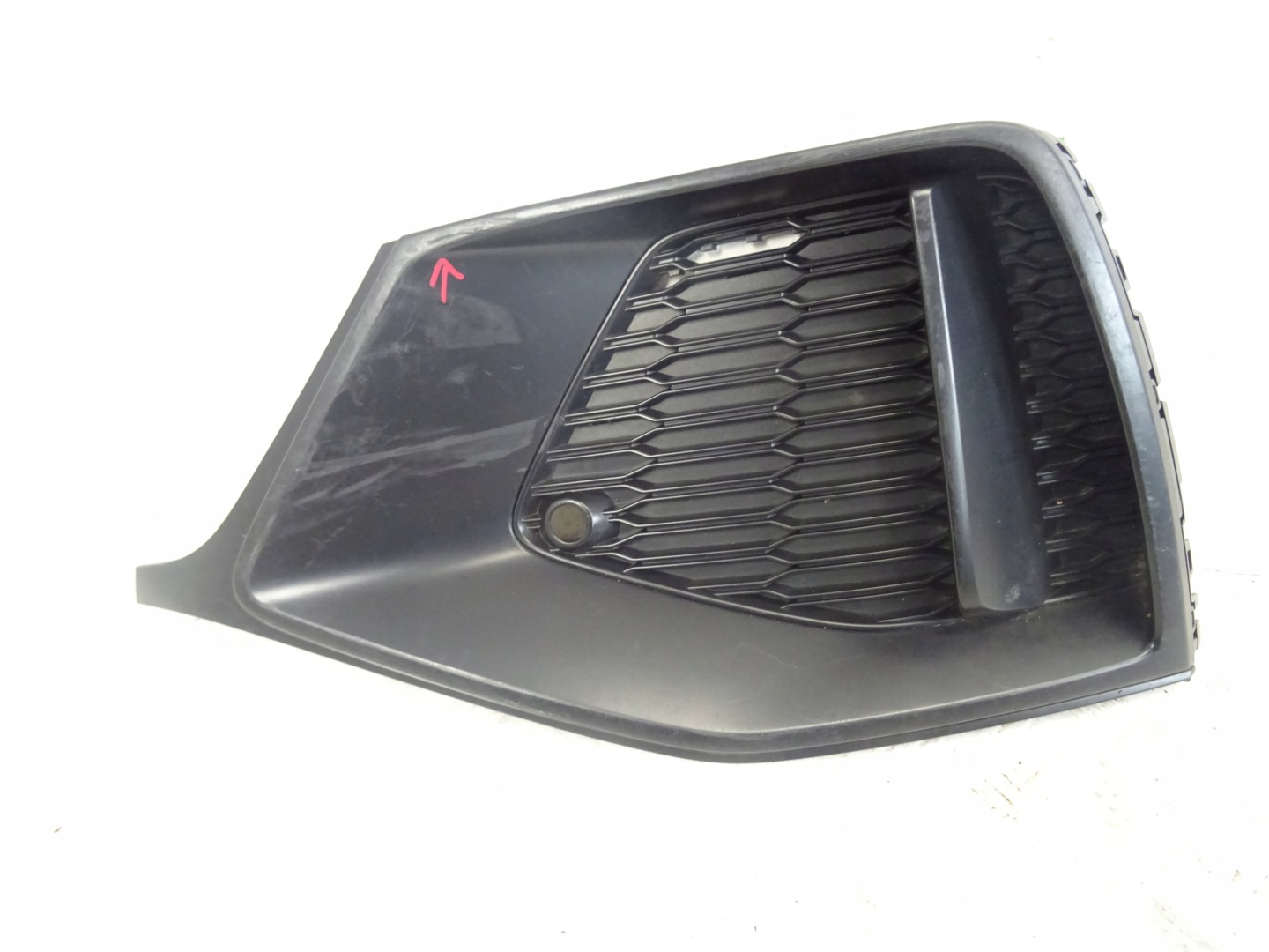 grid of a bumper left front AUDI Q8 4M8 S-LINE 4M8807681A