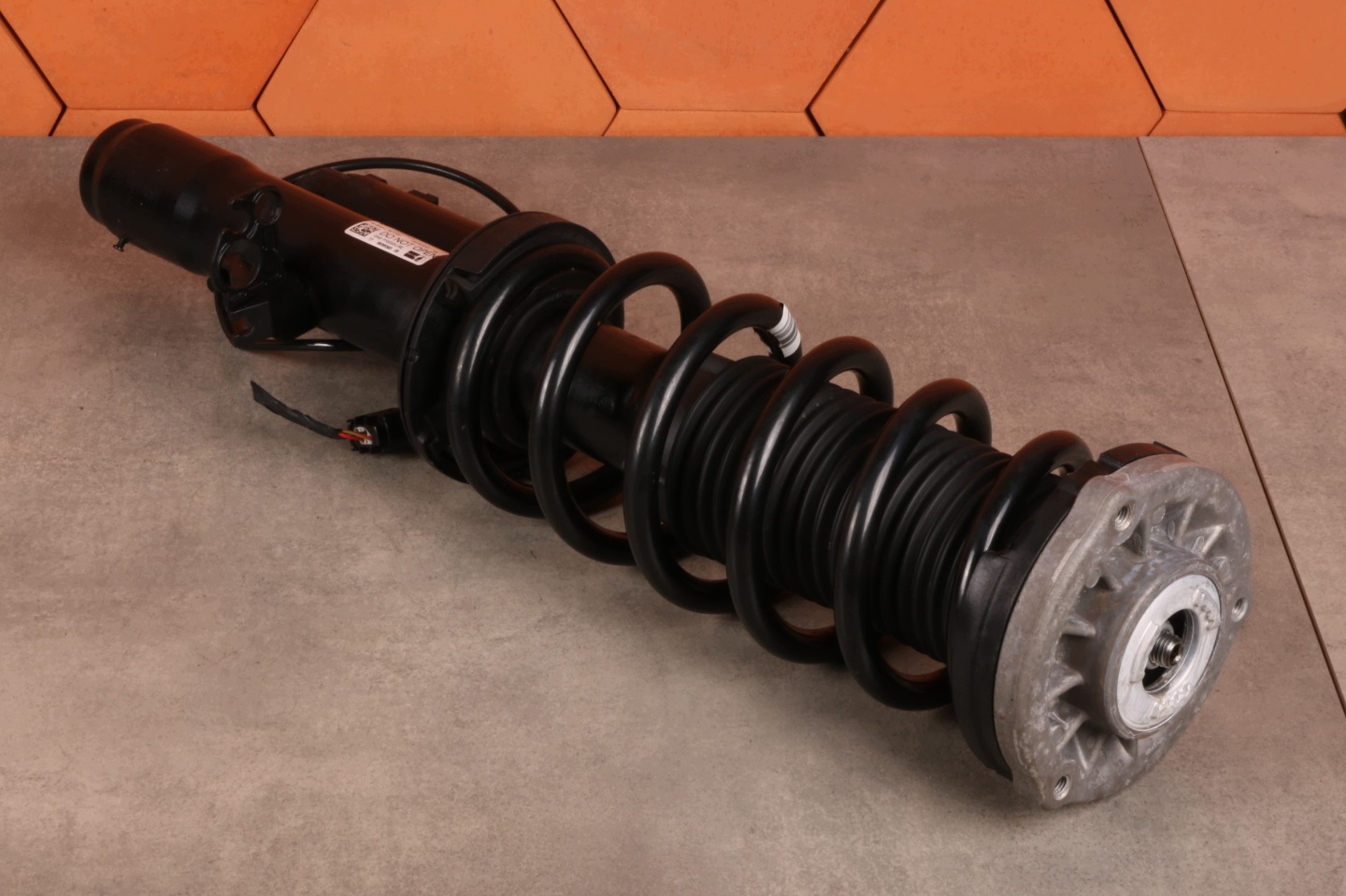 BMW 5' G30 G30 LCI shock absorber left front front XDRIVE VDC VDM 6866393