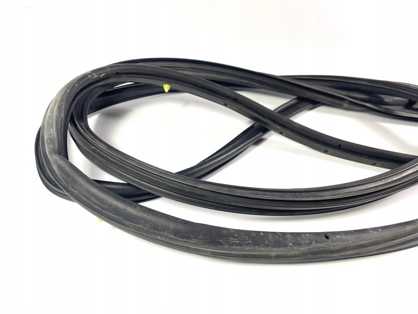 Ram 1500 V gasket door cala right front 2019-24