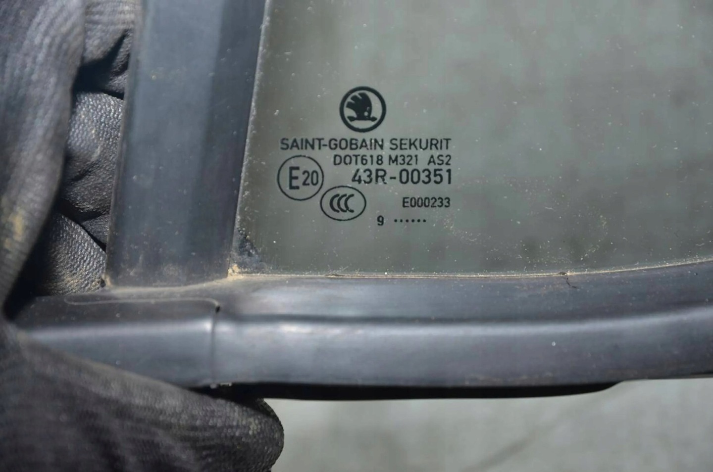 Skoda Fabia Mk3 (NJ) 2020 rear part side left window door