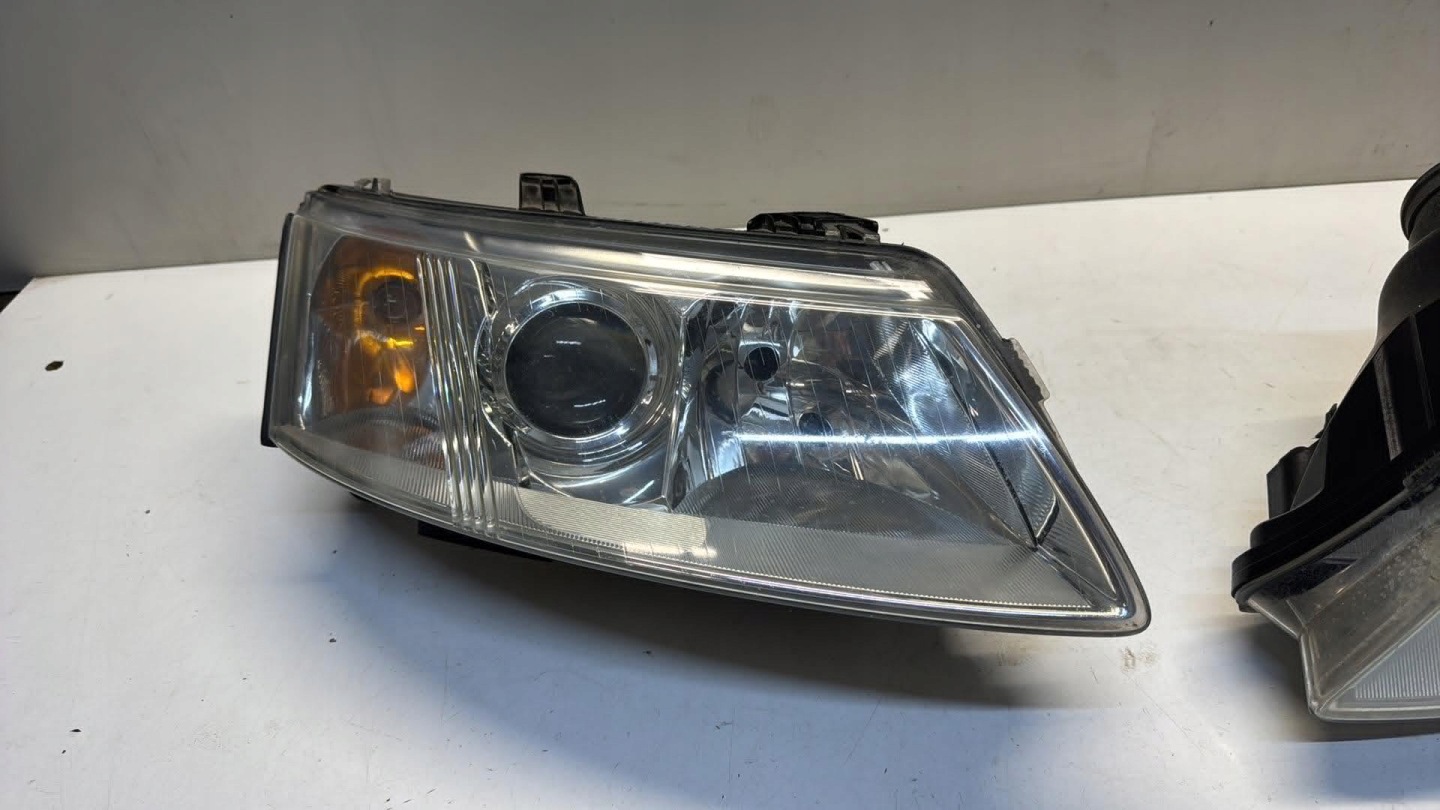 REFLEKTOR light right right front SAAB 93 9-3 XENON PRZEDLIFT 02-07 EUROPA
