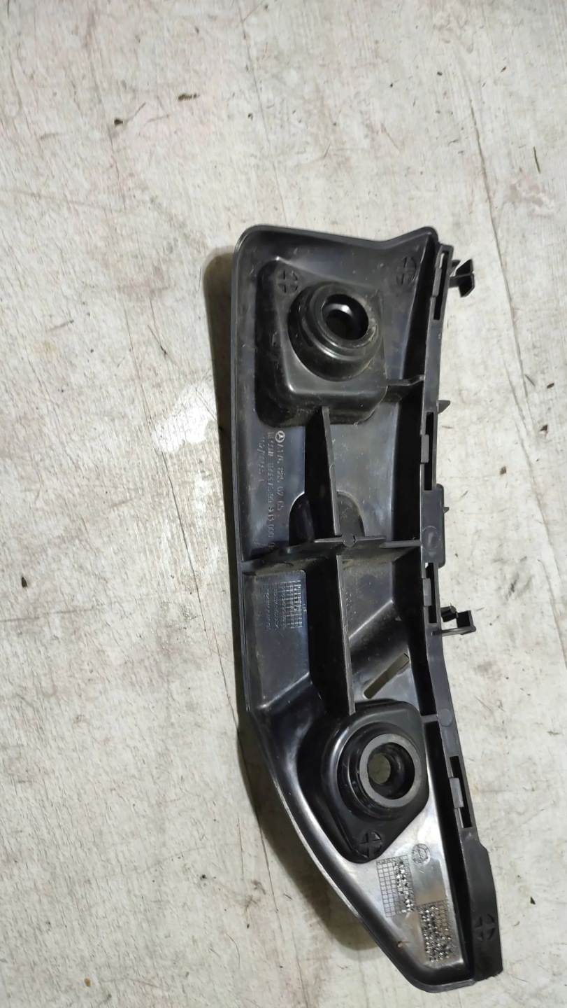 Mercedes-Benz A W176 2017 rear part side right bumper bracket