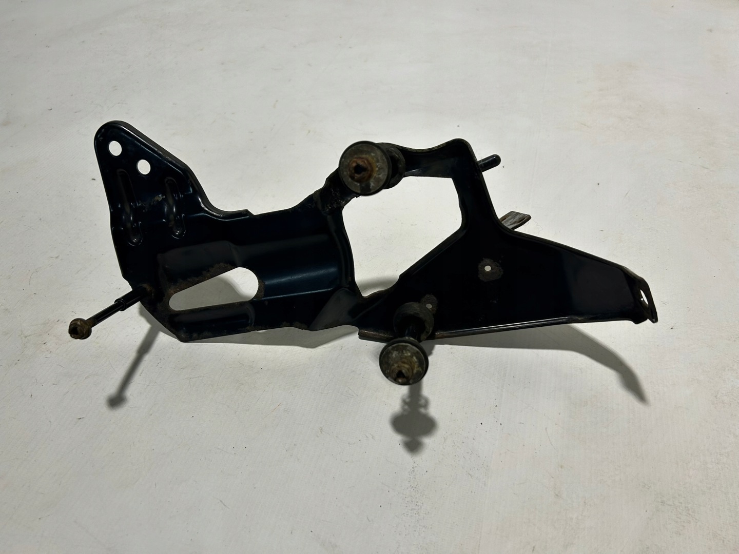 bracket KOMPRESORA AIRMATIC SPREZARKI MERCEDES W251