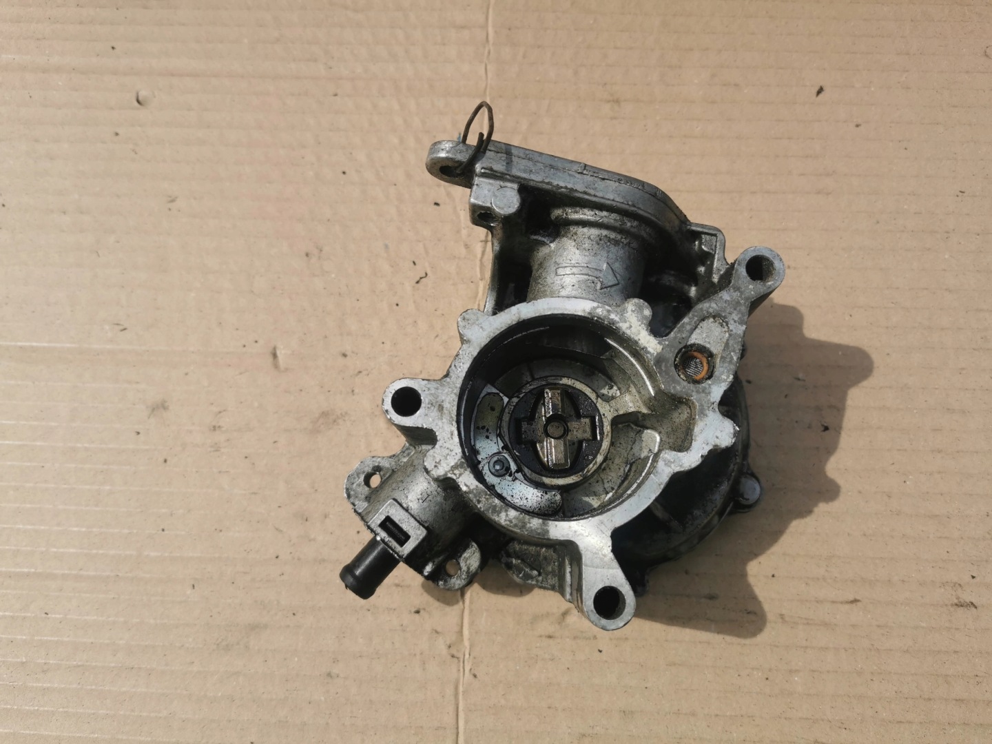 AUDI VW A4 B8 A5 Q5 A3 8P 06J145100C WACUM VACUM Pompa