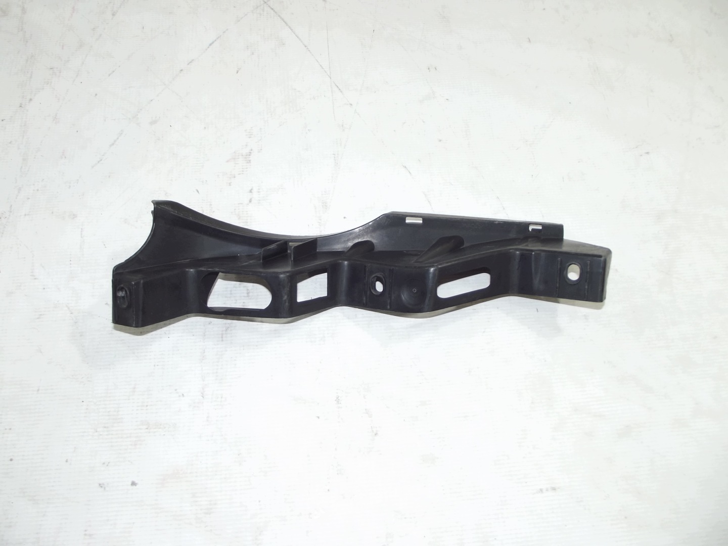 VW Passat B6 bumper bracket left front 3C0807889