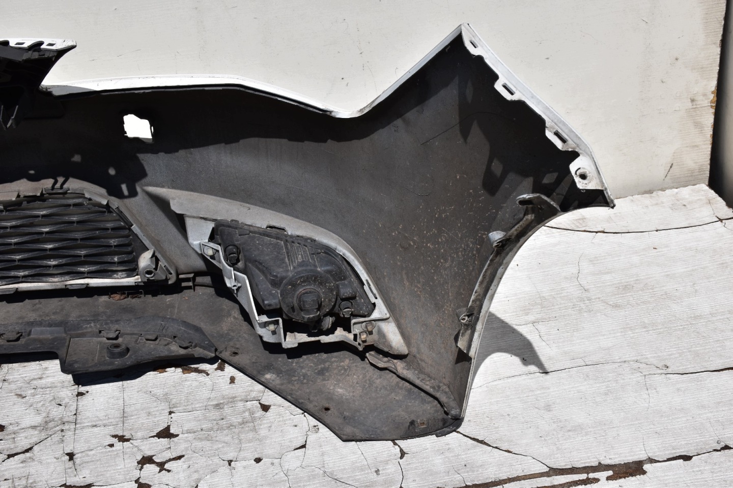 bumper front SEAT LEON III Przedlift 2012-2016 kod lakieru: LB9A