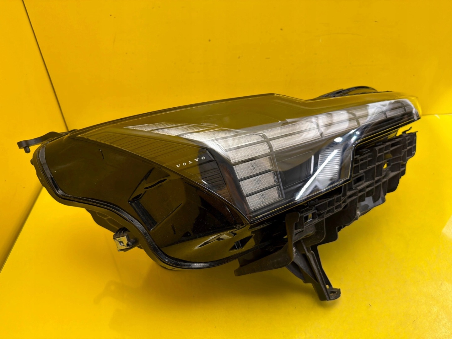 light right front Volvo EX30 Full Led 80000628