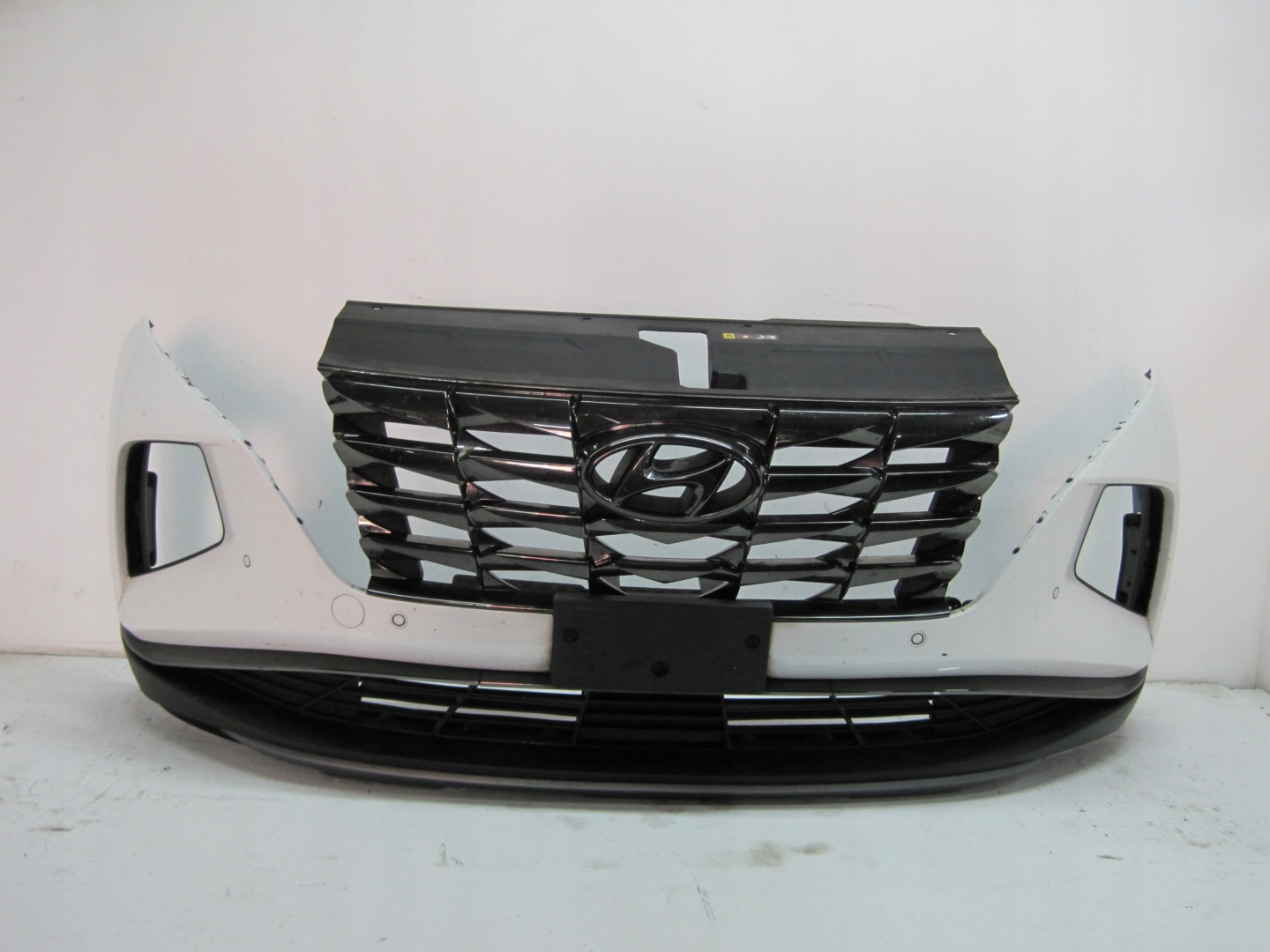 bumper HYUNDAI TUCSON IV 4 PDC 20R below RADAR front