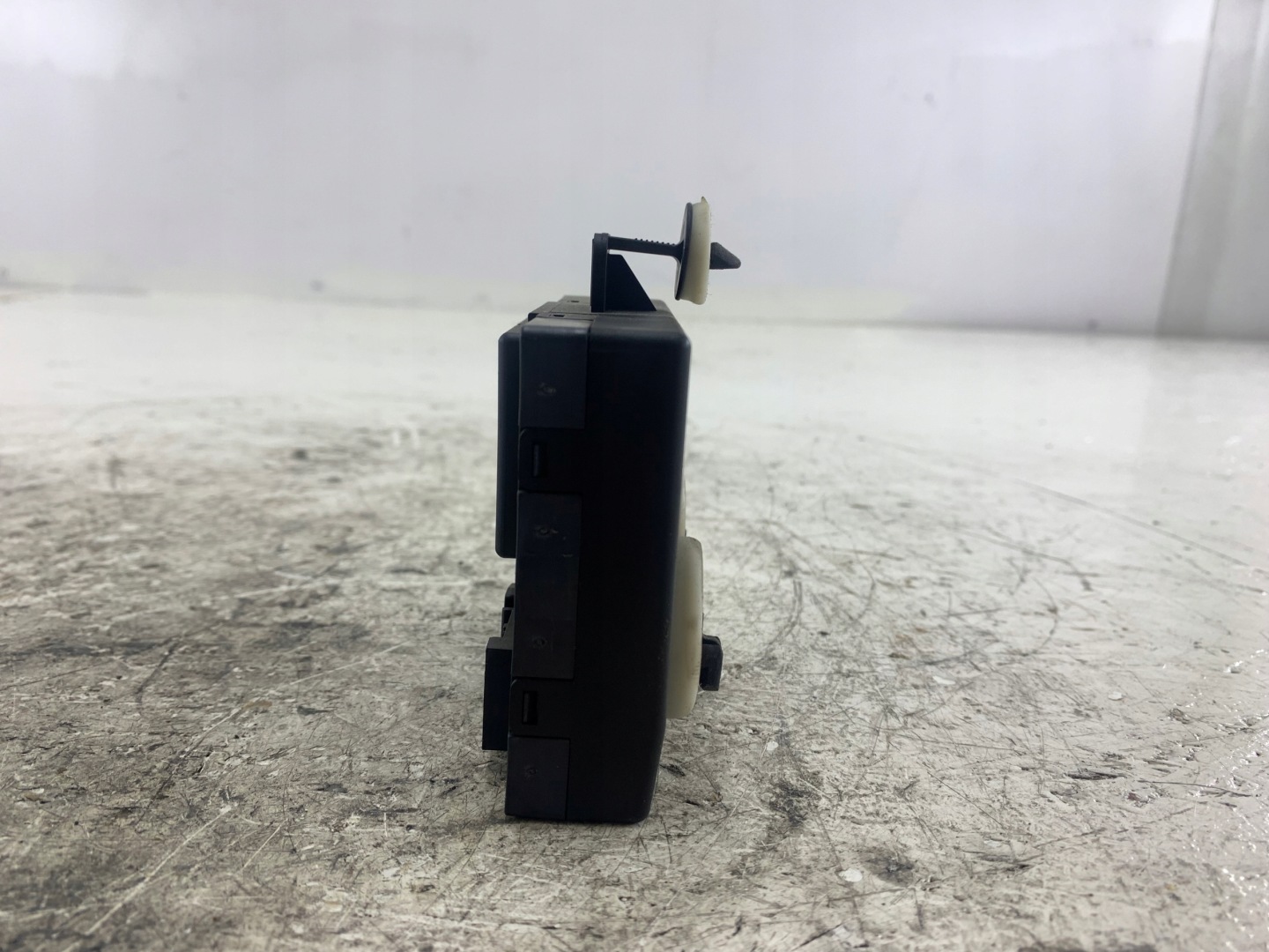 AUDI A6 C6 module door left rear part 4F0959795A