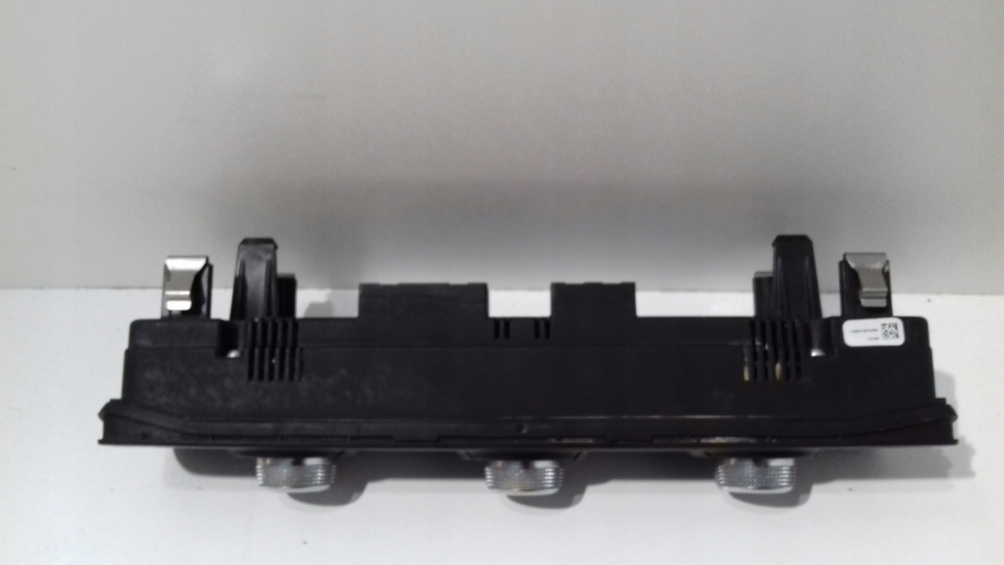 AUDI A3 Q2 PANEL a klímának 8V0820047F