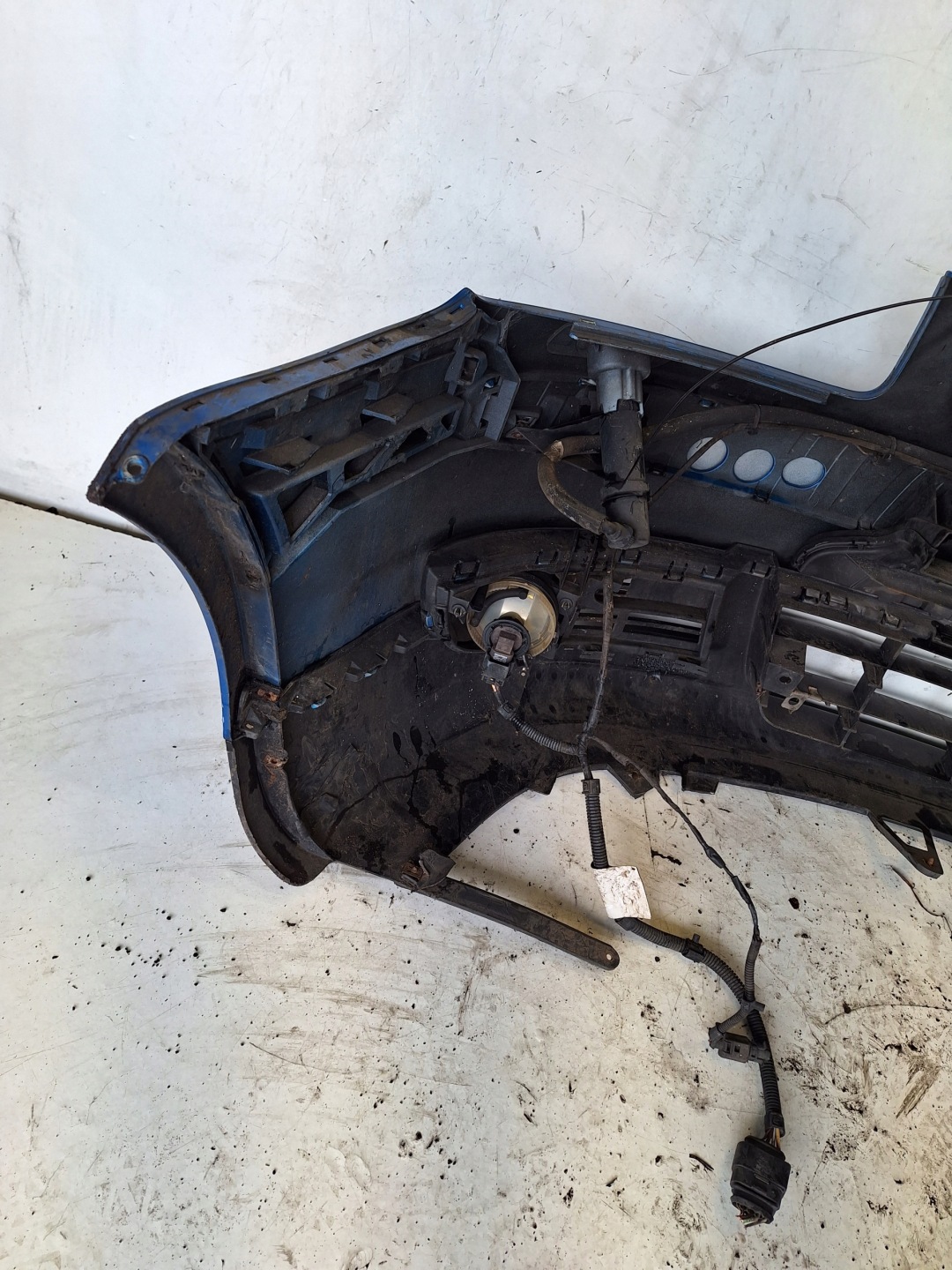 VOLKSWAGEN TOURAN 1T0 03-06 bumper + XENON
