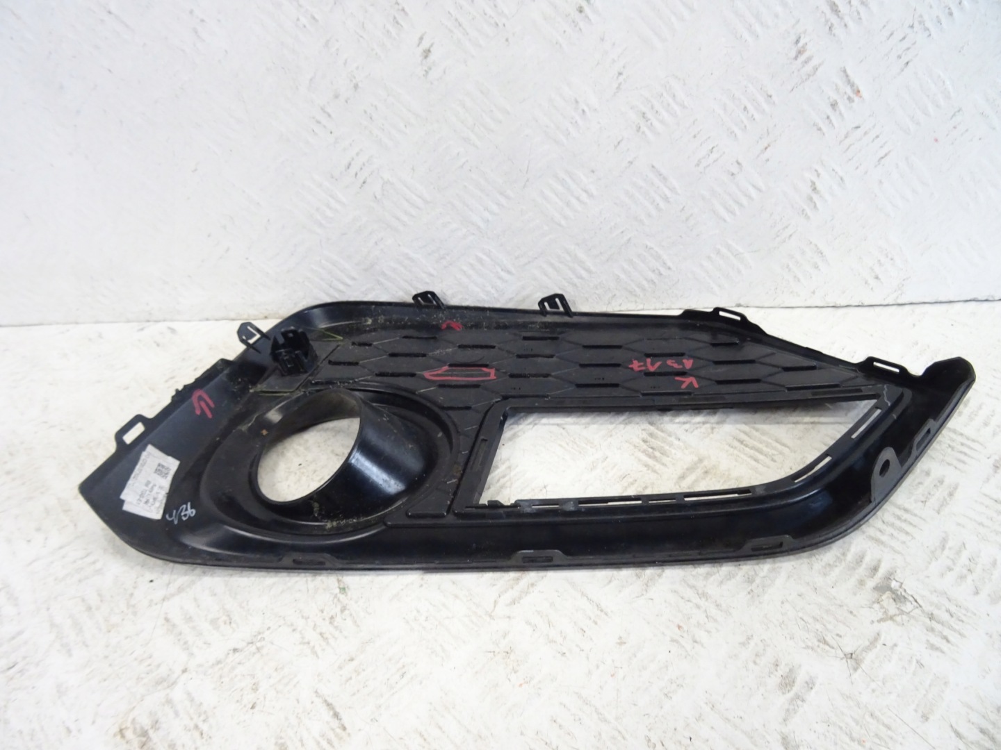 grid of a bumper front front left HONDA CIVIC X 71108-TGG-A3