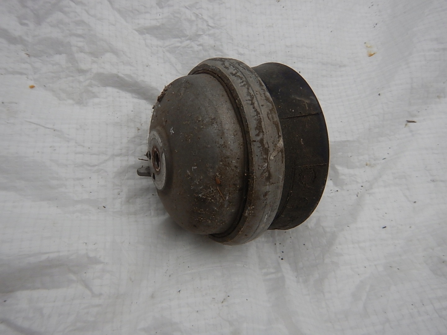 Mercedes engine mount w201 190 2012404117