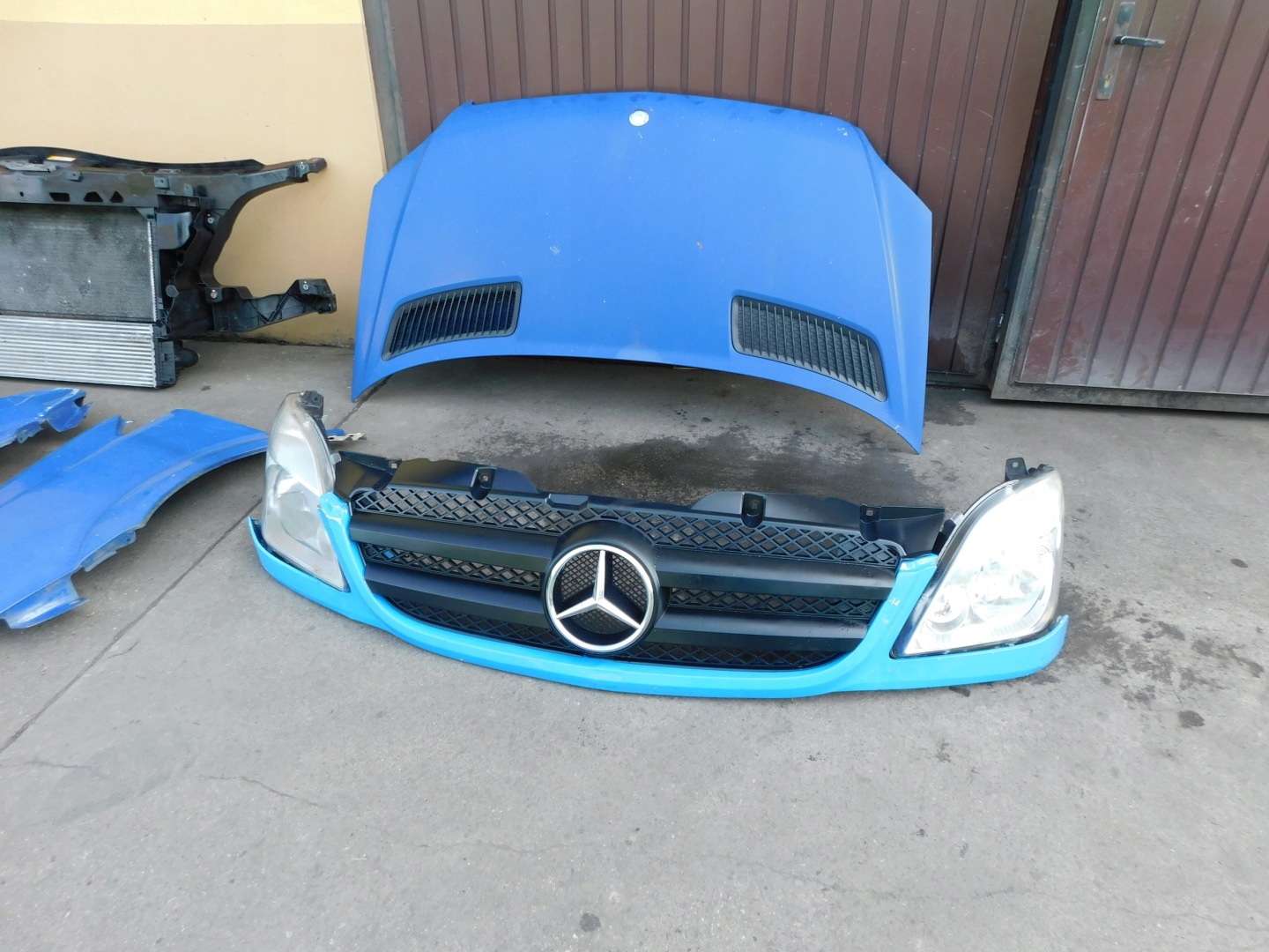 front complete bonnet lights radiator OEM Mercedes Sprinter 906 blue