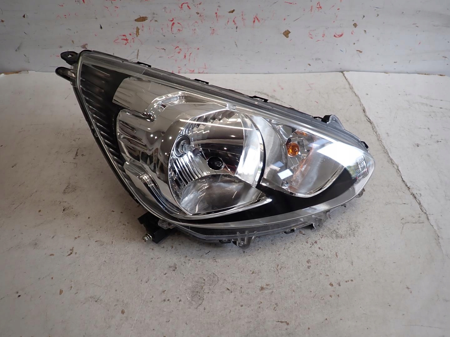 light front front right MITSUBISHI SPACE STAR II 2013