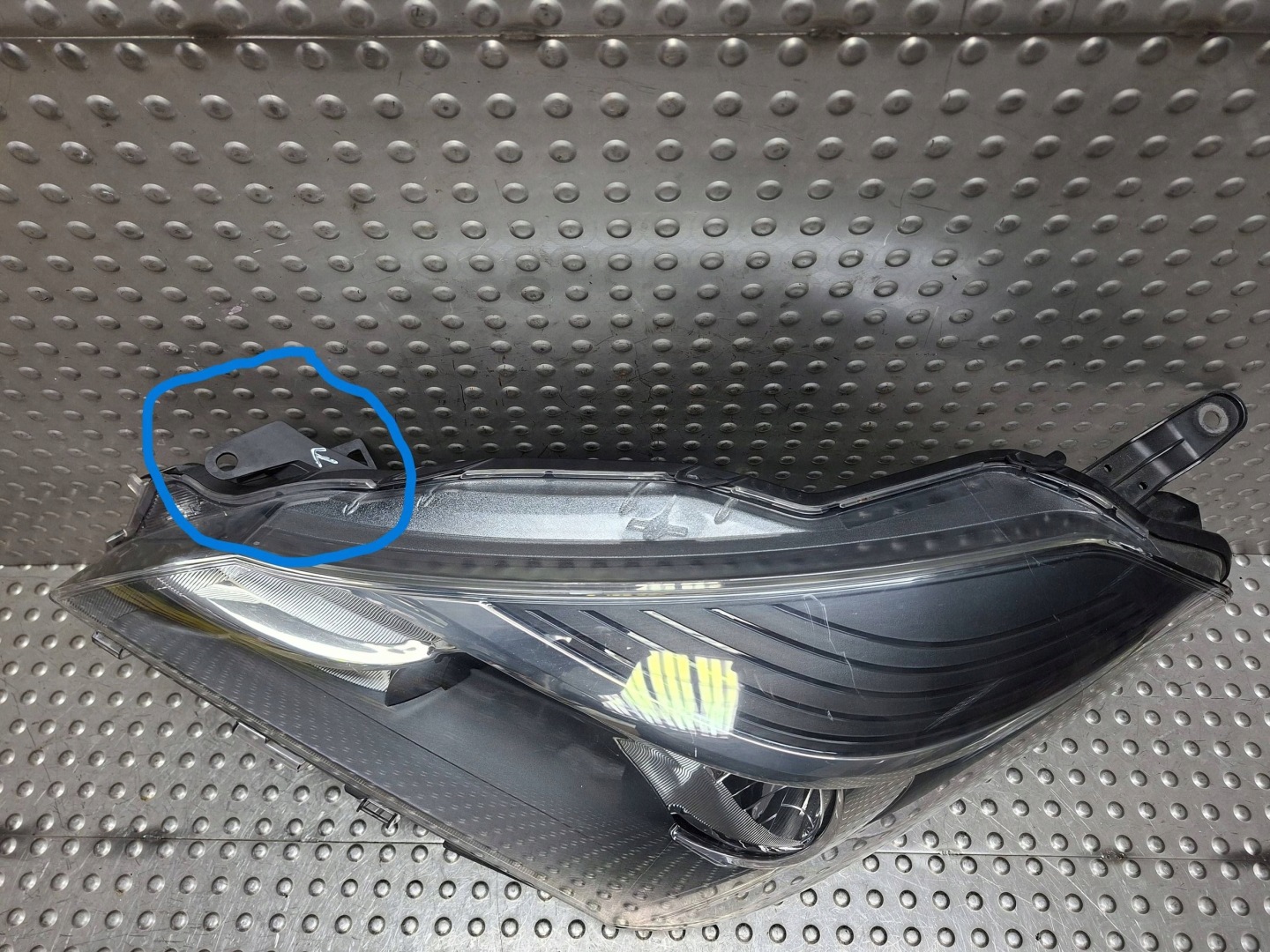 light front left TOYOTA YARIS III LIFT 14-17 EU
