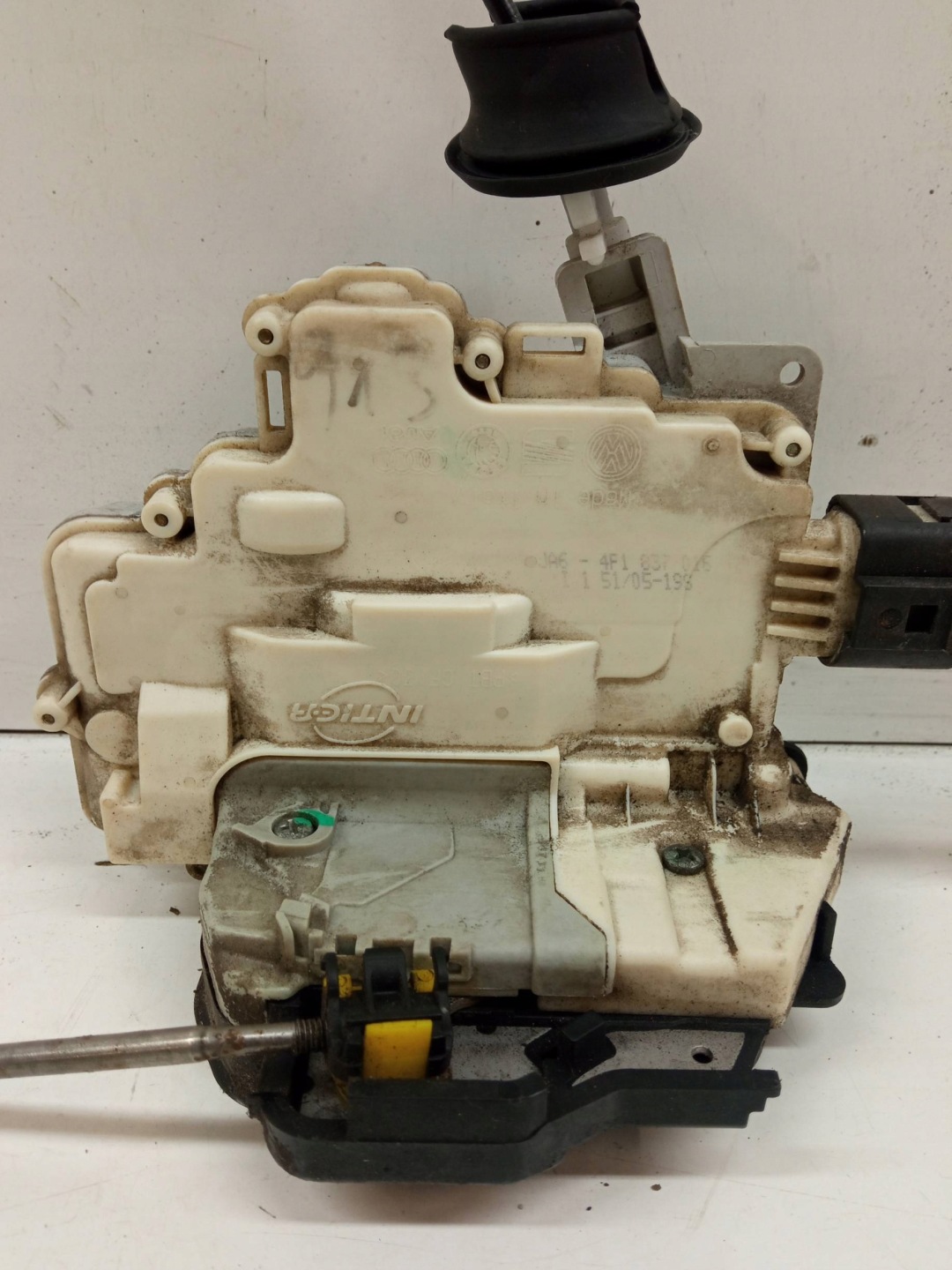 lock door right front 4F1837016 Audi A6 III (2004-2011) C6