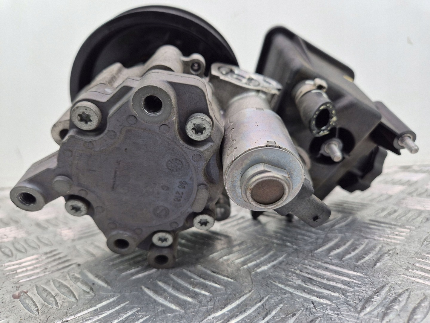 Mercedes E350 C207 W207 servo pump A0064664501