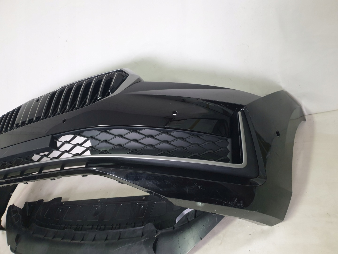 SKODA SUPERB IV 3P0 23-> bumper front front 6 x PDC cover 3P0807221