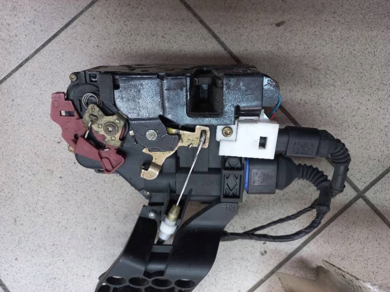 lock door right front jetta golf v 3D1837016A