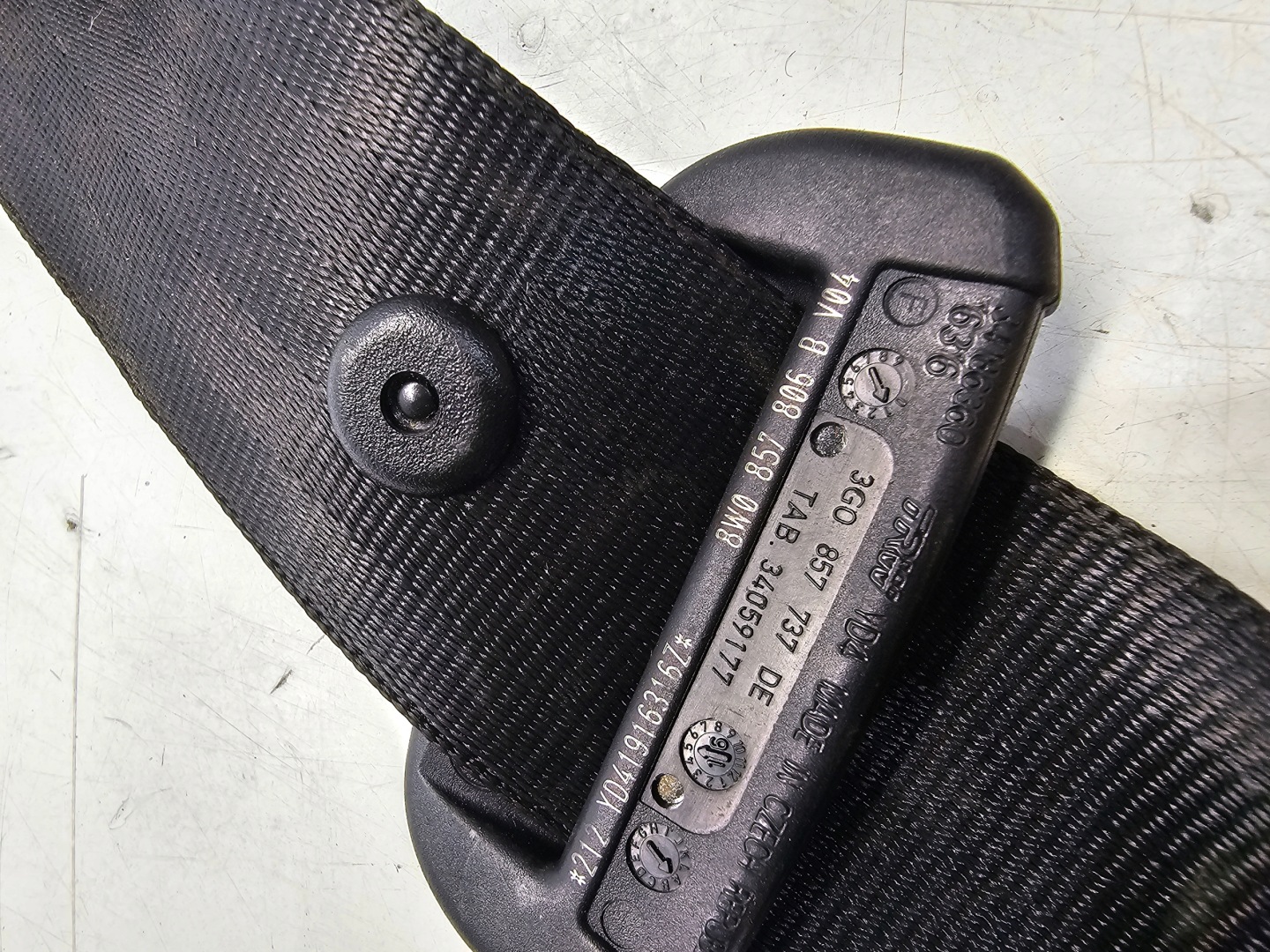 Gurten links heck AUDI A4 B9 8W0857805B Original SPRAWNY