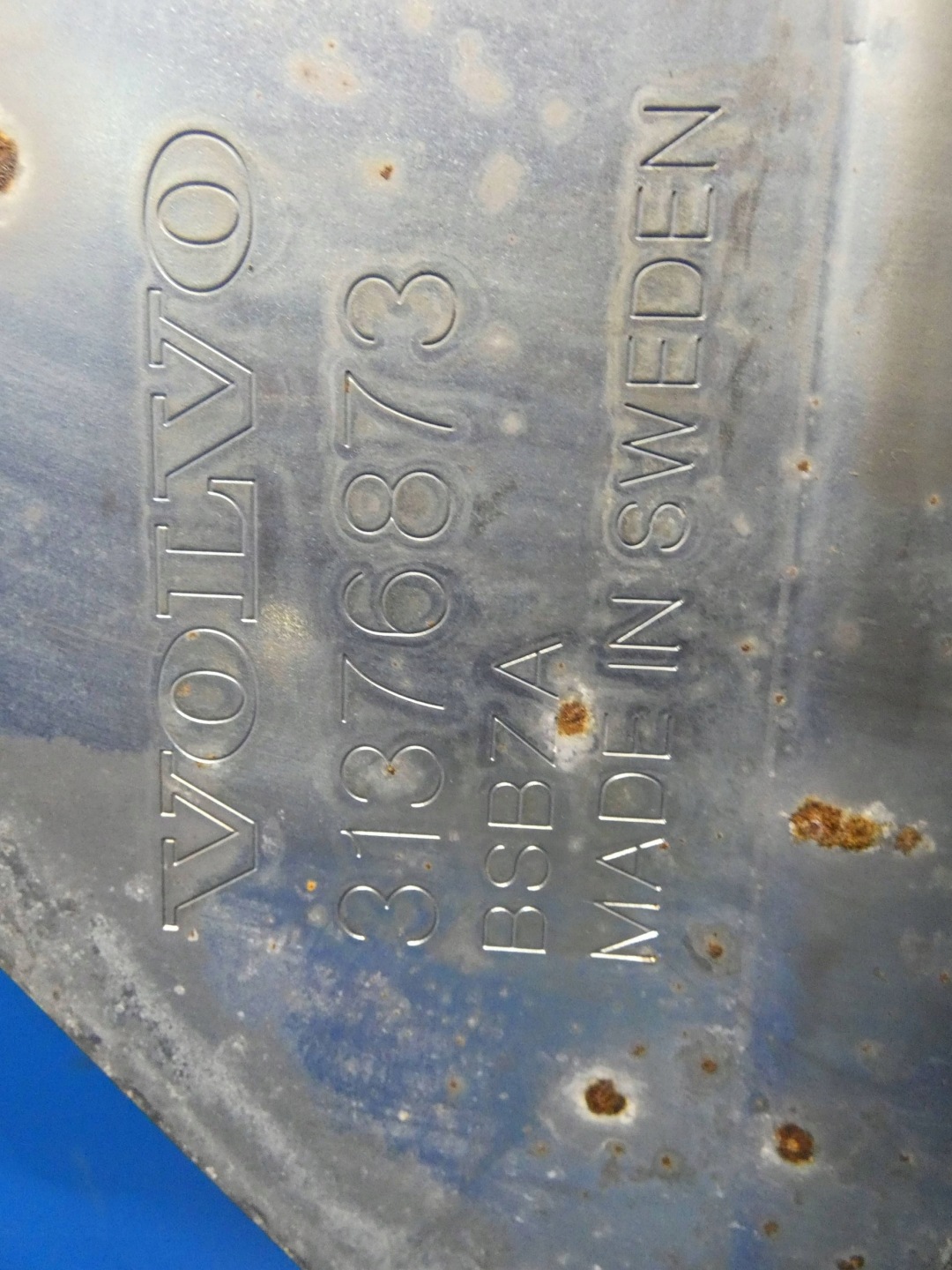 VOLVO XC90 II 2.0 T8 cover console chassis rear part