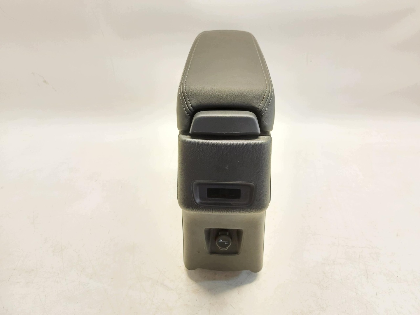Citroen C3 IV 4 2025 1.2 THP HN09 TUNEL central armrest