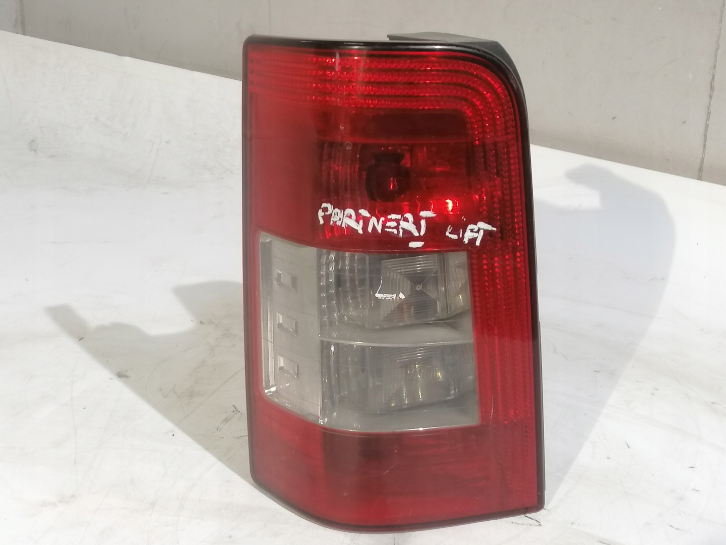 Peugeot Partner and lift light left rear part rear