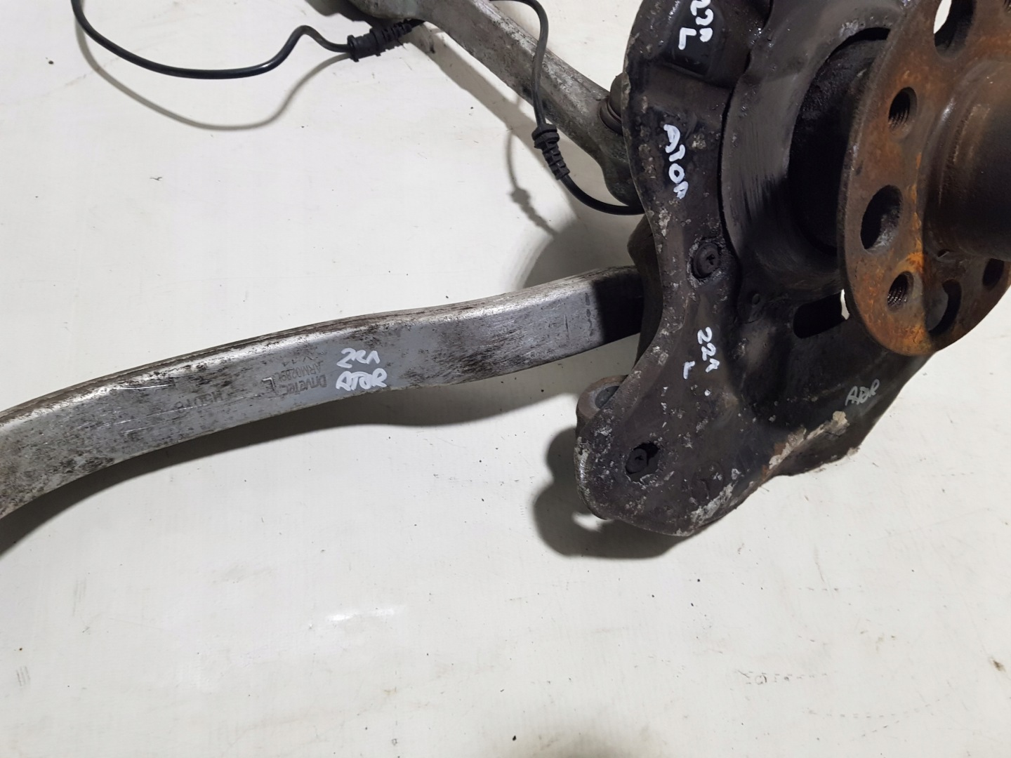 otoč levý předek MERCEDES S W221 čepu ramene
