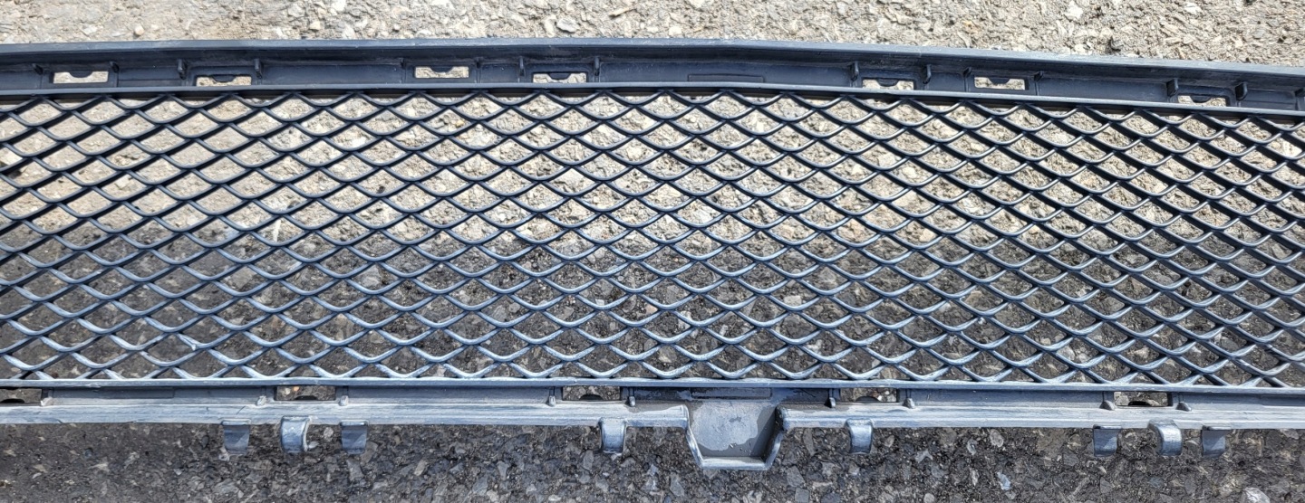 grill grille central of a bumper front grid MERCEDES GLA W156 ORYINAL
