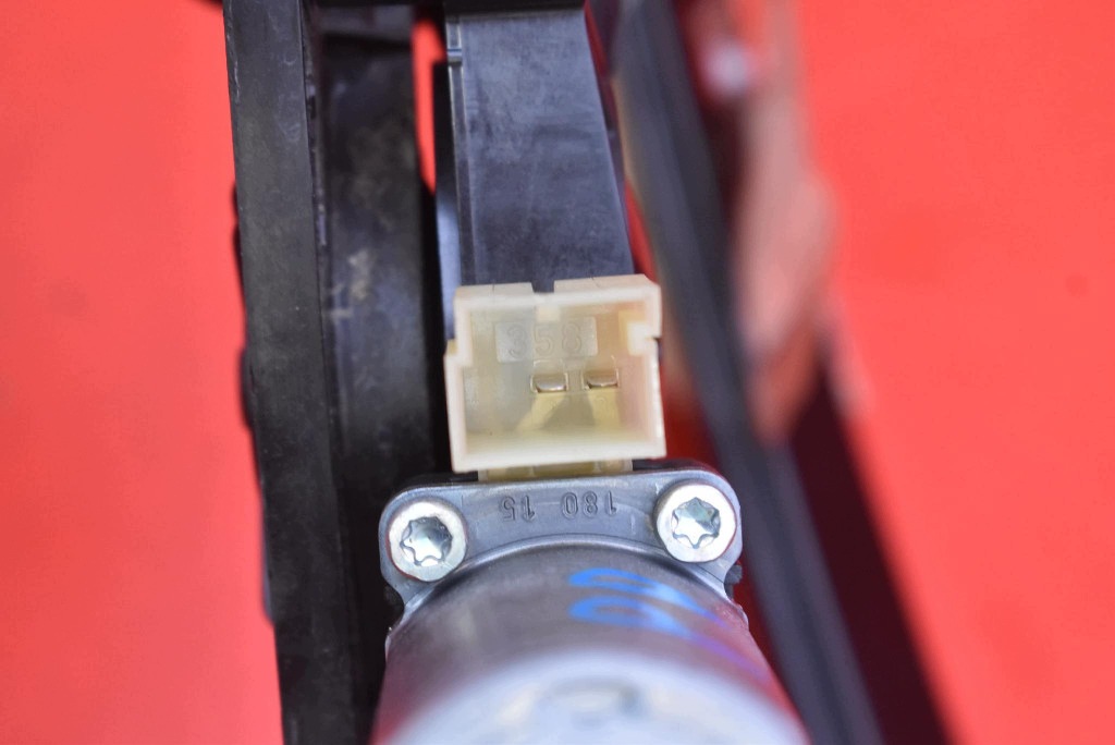 window regulator right front EU 5Q0959802B SKODA SUPERB 3 III 5D HB 15-20