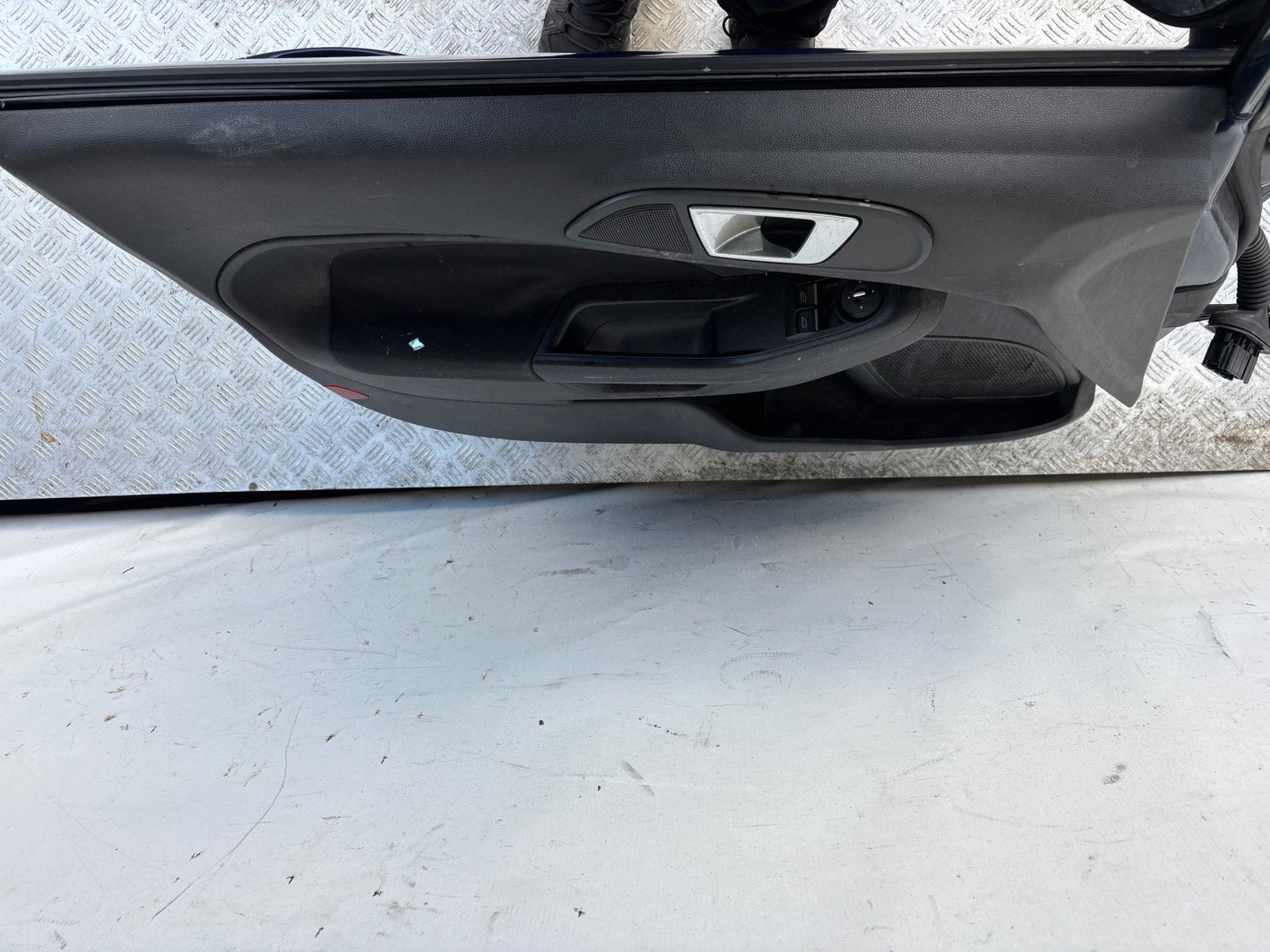 door front front left FORD FIESTA MK7 09