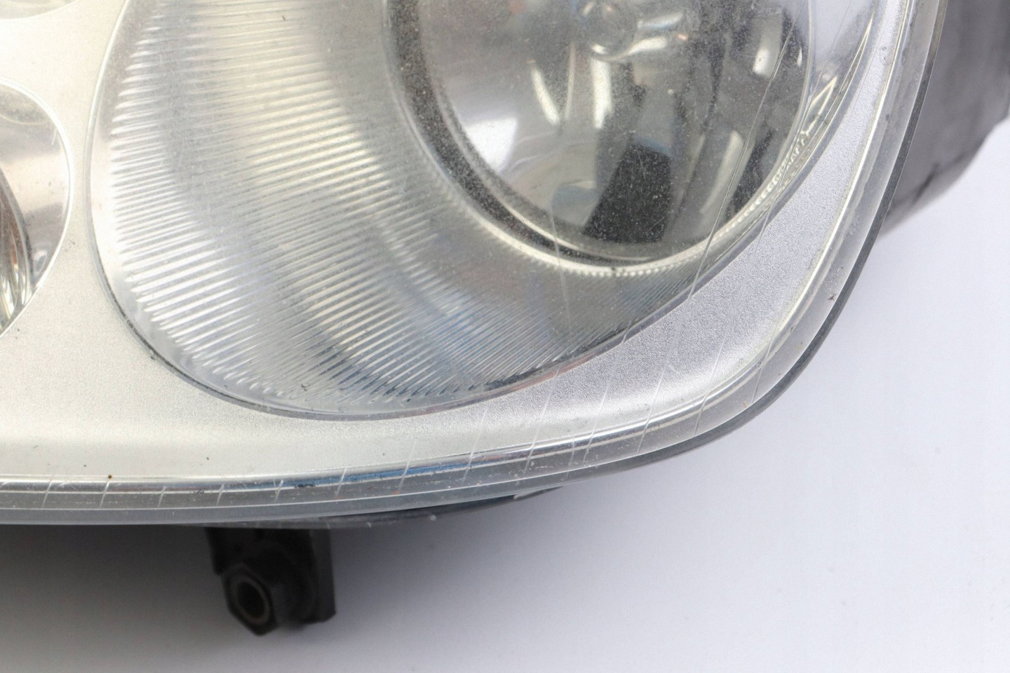VW TOURAN and light front left front EUROPA 1T0941005E
