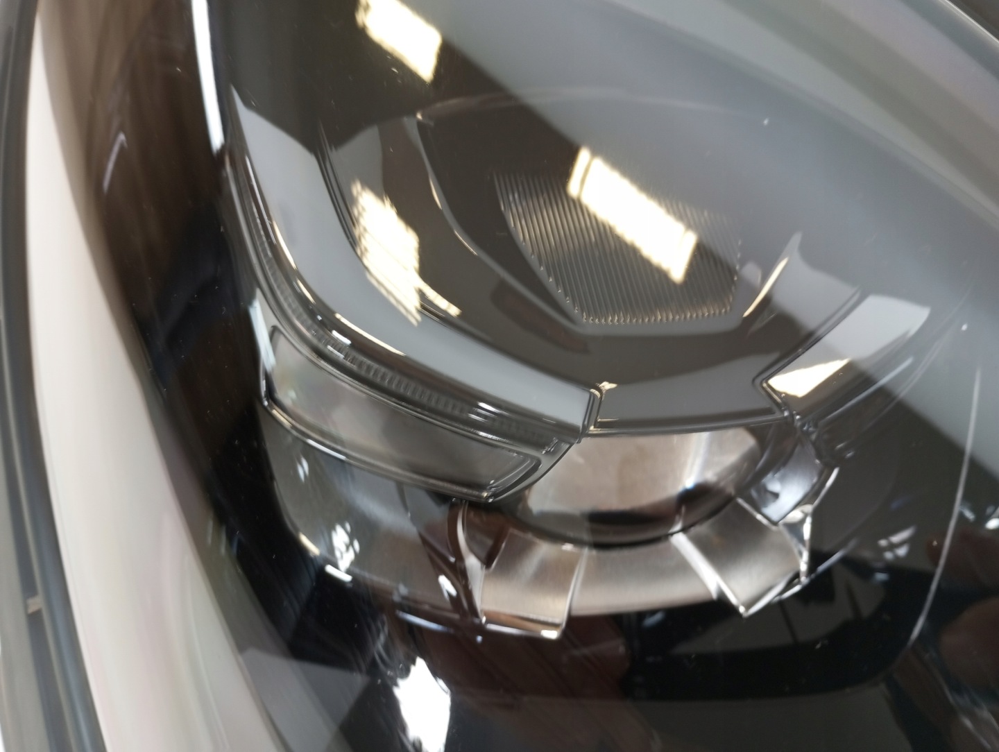light right PORSCHE MACAN LIFT 23R 95B941016L MATRIX