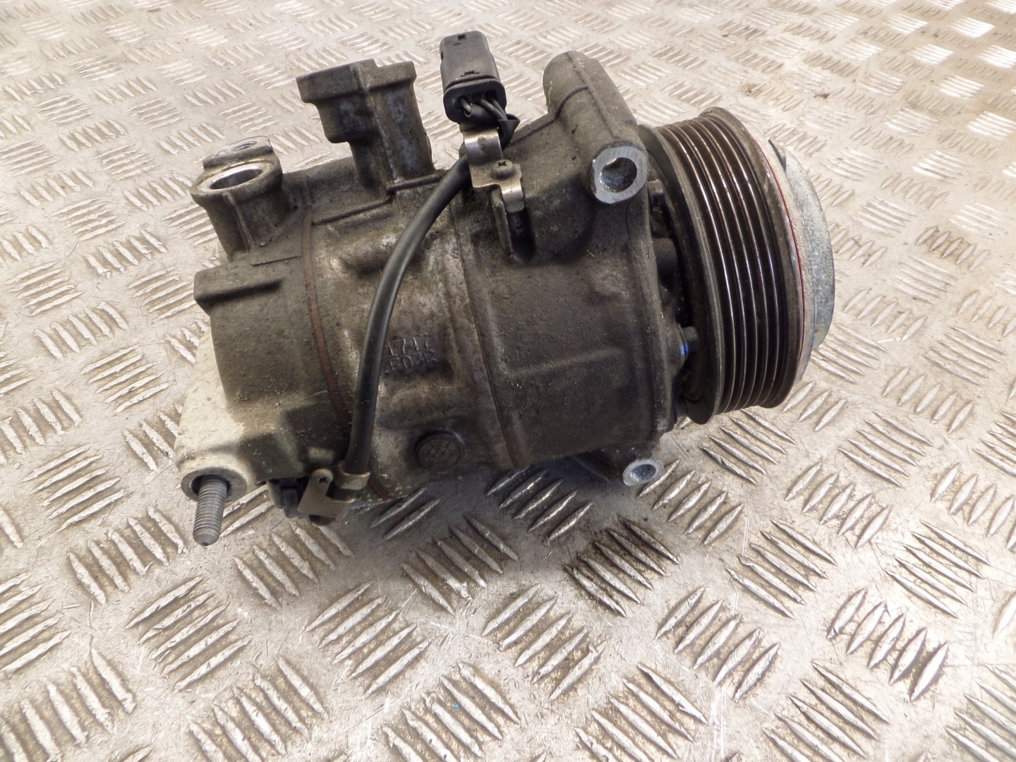 MERCEDES W205 kompresor klimatizaci A0008303902