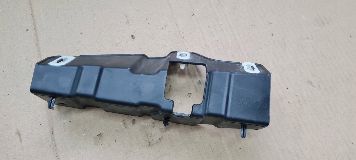 Chrysler Pacifica 2022 bracket holder SZYNY SLUPKA 68258914AB