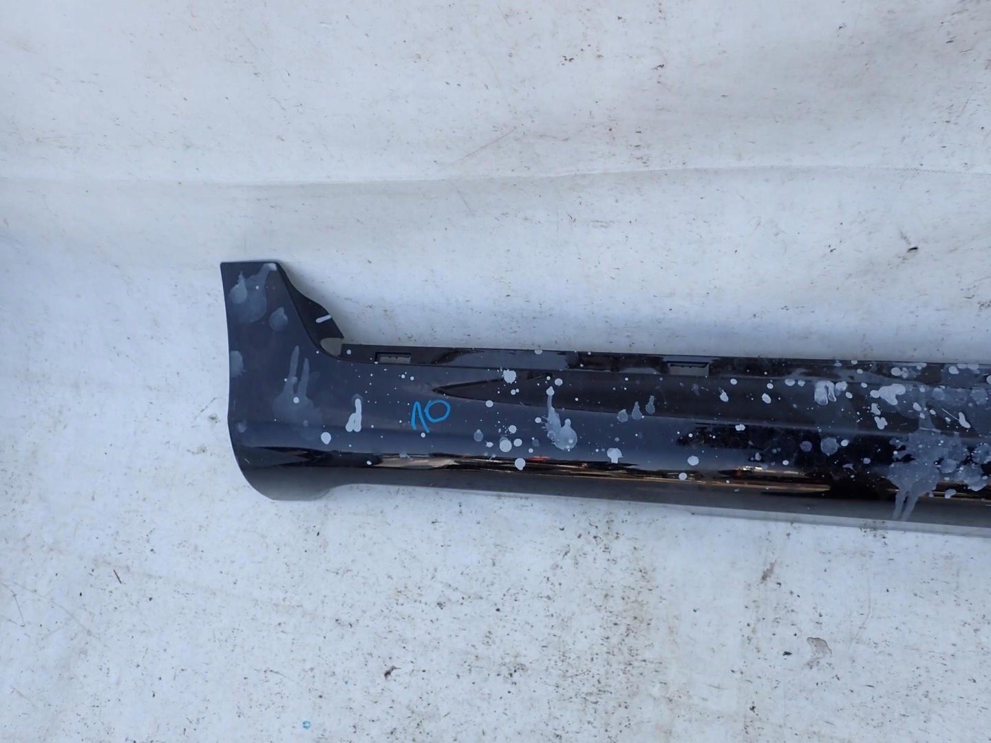 VOLVO XC60 and 1 LIFT 13-17 moulding threshold right