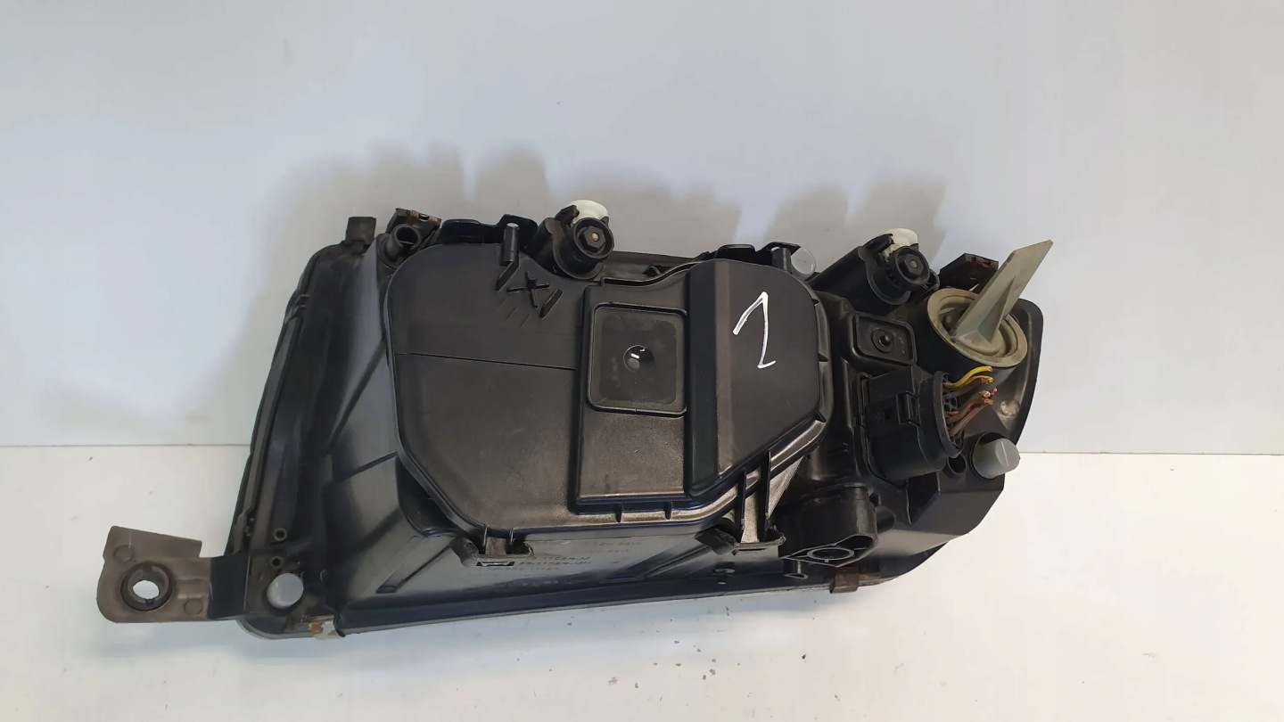 light front right Skoda Fabia and 99