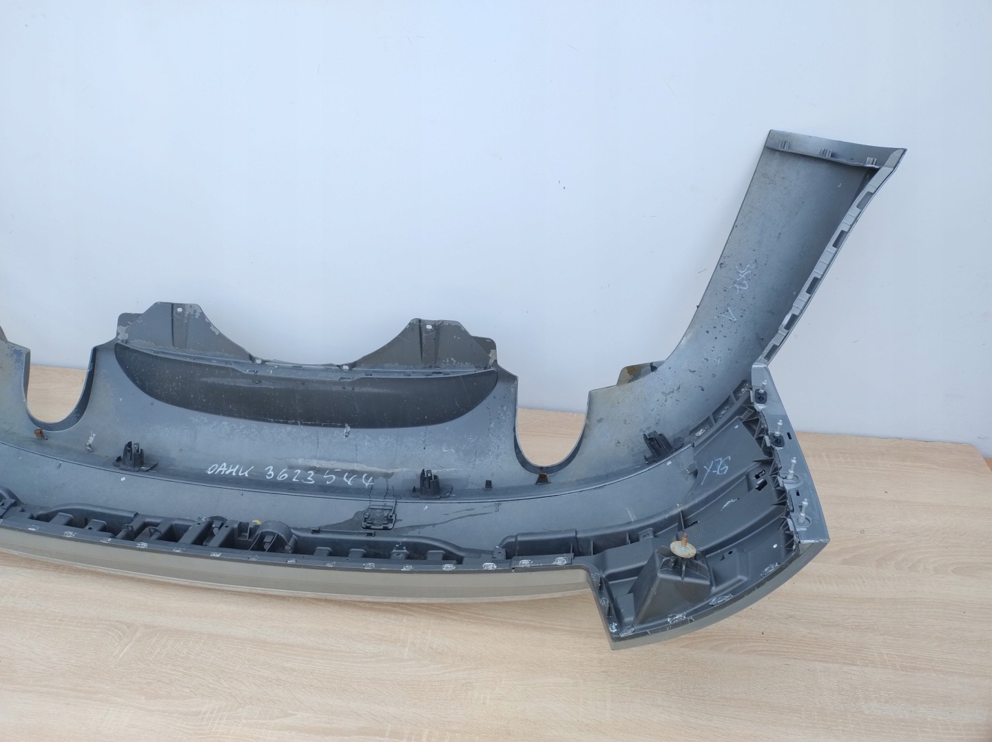 AUDI A8 D3 2004-2010 ROK STOSSSTANGE HECK 4X PDC 4E0807511A XC68