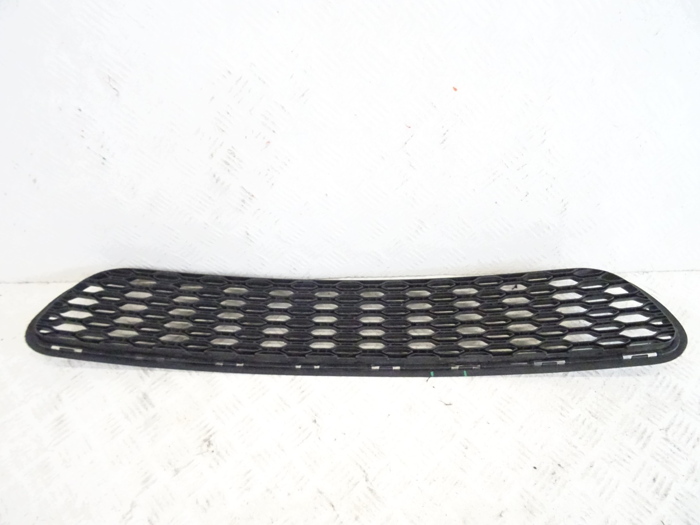 grid of a bumper front central KIA CEED II GT 86560-A2900