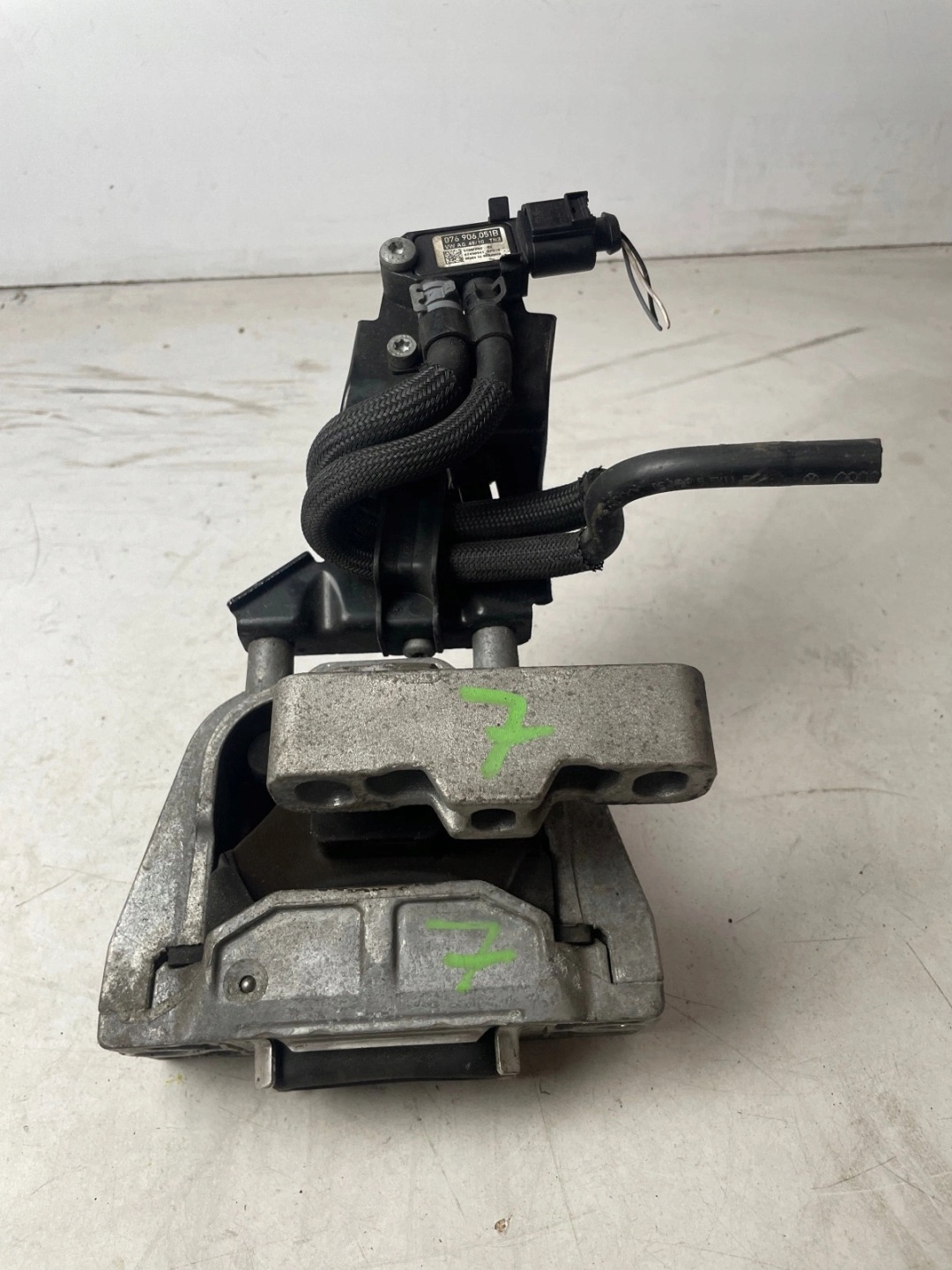 holder engine mount sensor Volkswagen Audi Skoda