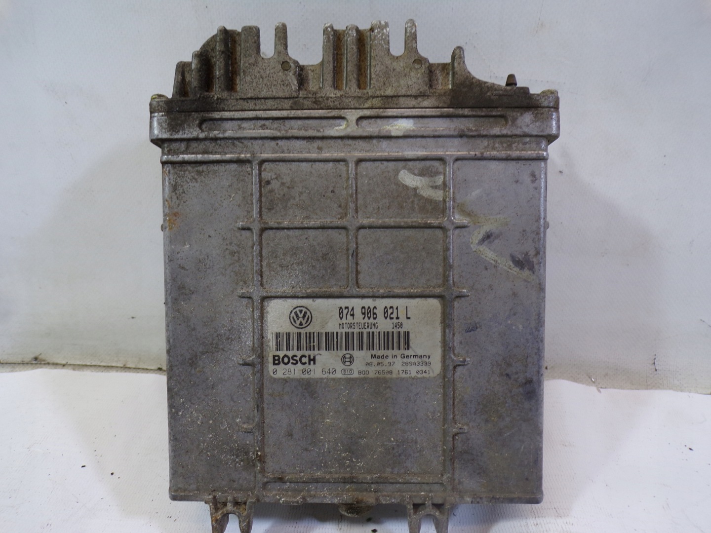 computer control unit of the engine VOLKSWAGEN TRANSPORTER T4 2.5 TDI 074906021L